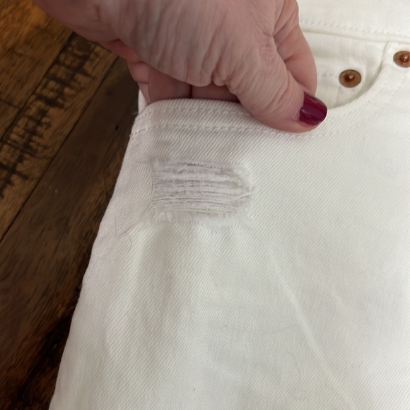 Levi’s White Denim shorts NWT distressed frayed hem high rise size 32 - Picture 12 of 12